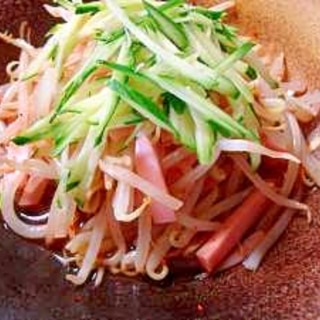 もやしと魚肉ソーセージの中華サラダ
